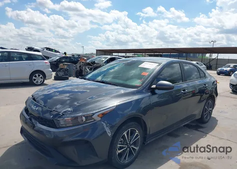 2024 Kia Forte Lxs z USA, uszkodzony, nr VIN 3KPF24AD3RE742104